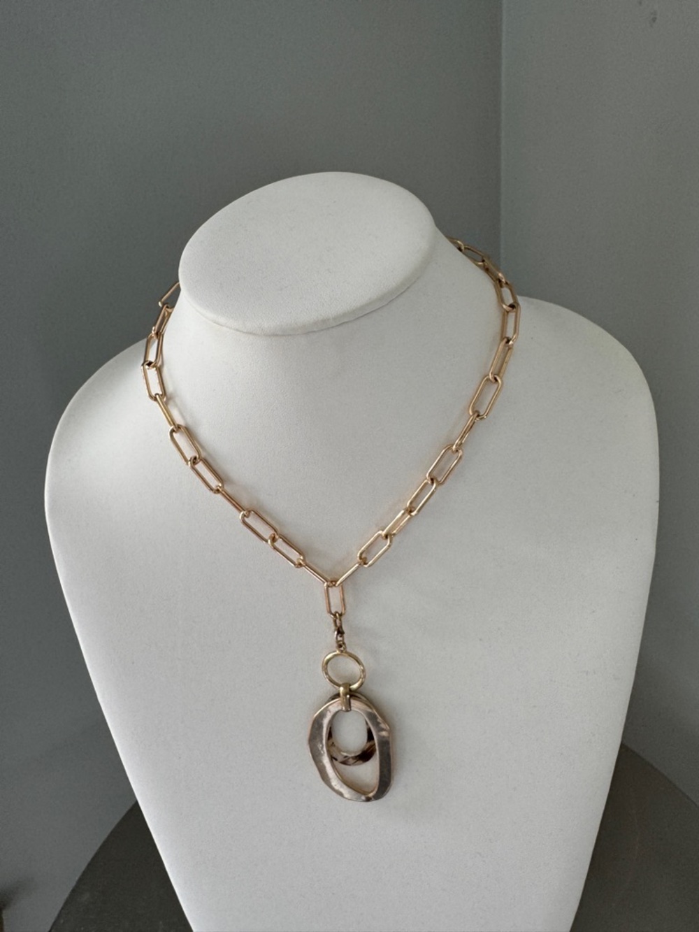 Source Unknown Gold Link Necklace with Sculptural Gold Pendant